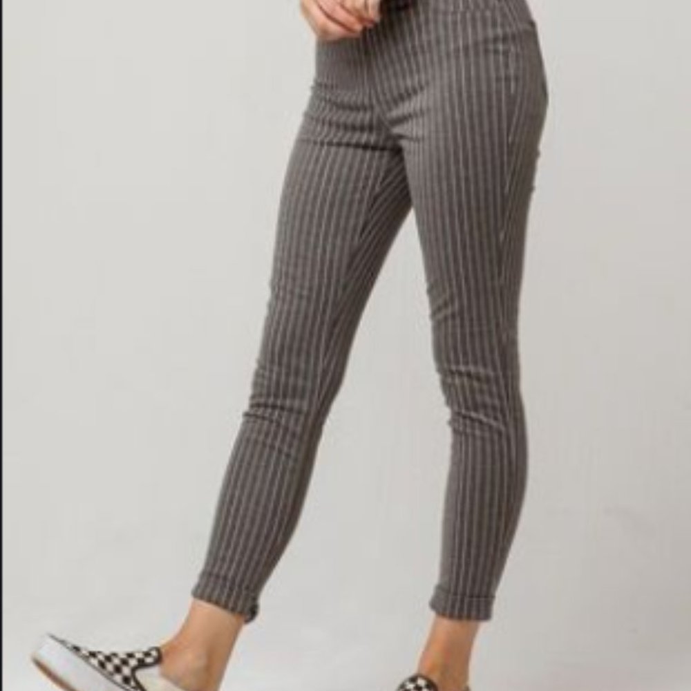 💮 Soft Grey & White Striped Pants 💮